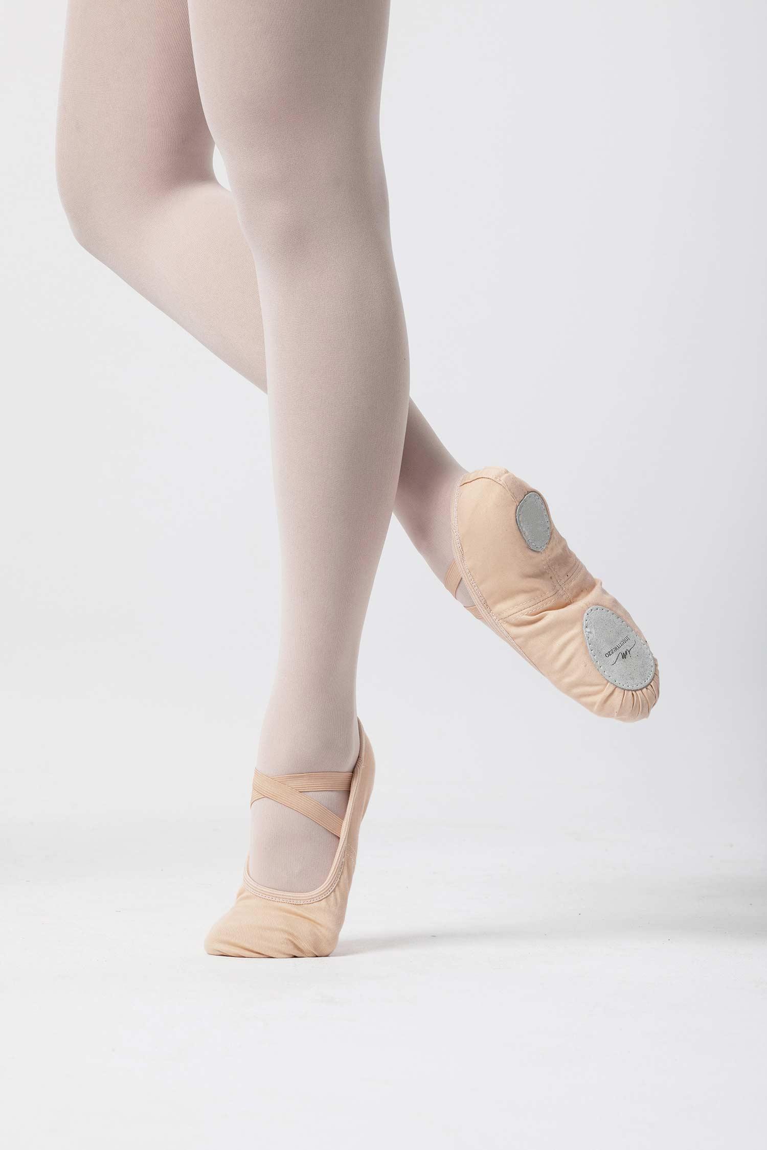 intermezzo-media-punta-ss-stretch-canvas-7253-01 Розови балетни туфли Intermezzo от стреч канвас с разделна подметка и кръстосани ластици.