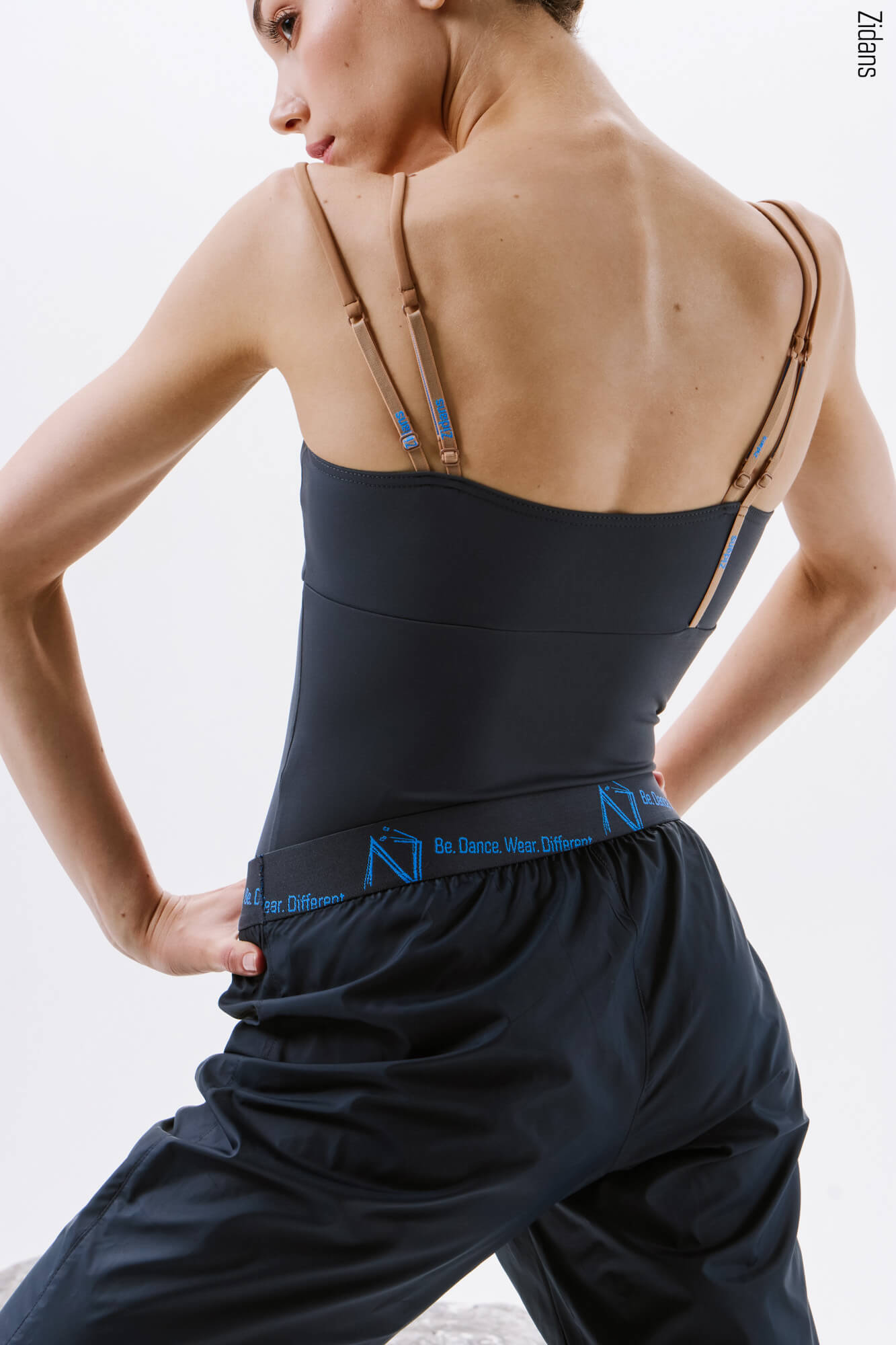 Zidans Lines Leotard Rock - Vertical Design Front Балетно трико Zidans Lines в цвят Rock с тънки презрамки и издължаващ силует