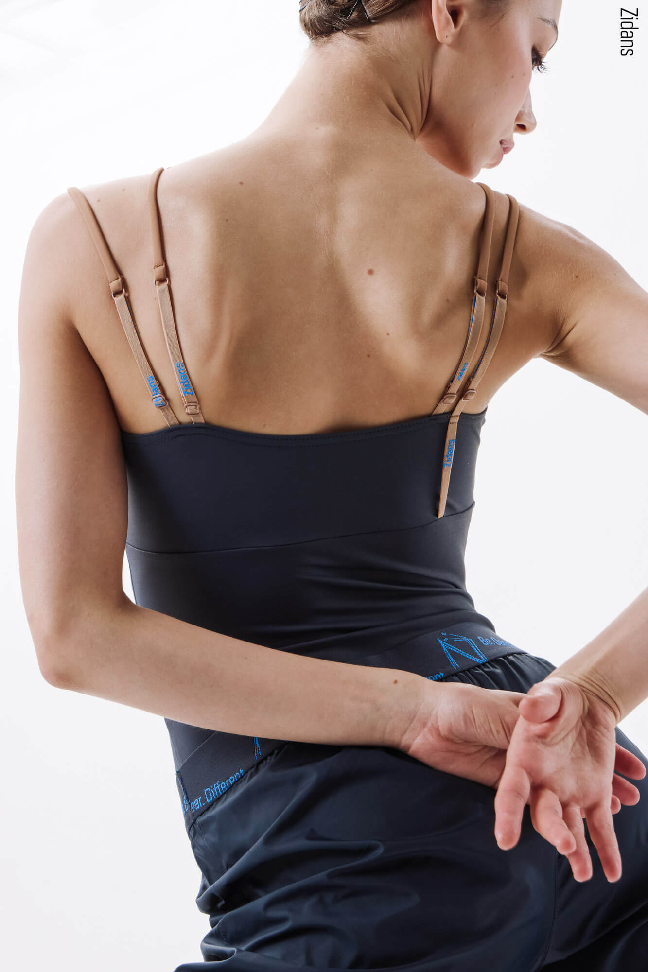 Zidans Lines Leotard Rock - Vertical Design Front Балетно трико Zidans Lines в цвят Rock с тънки презрамки и издължаващ силует