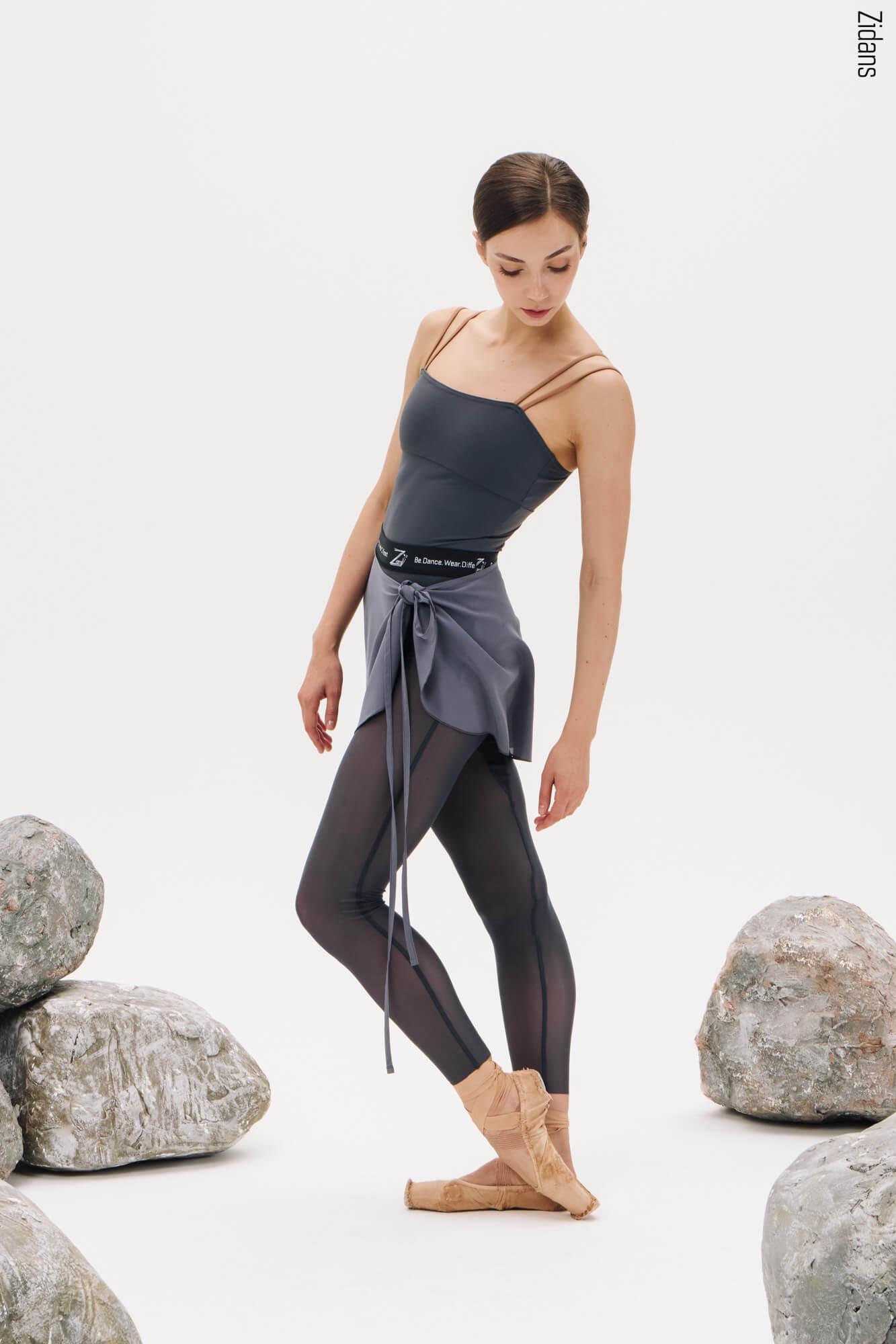 Zidans Lines Leotard Rock - Vertical Design Front Балетно трико Zidans Lines в цвят Rock с тънки презрамки и издължаващ силует