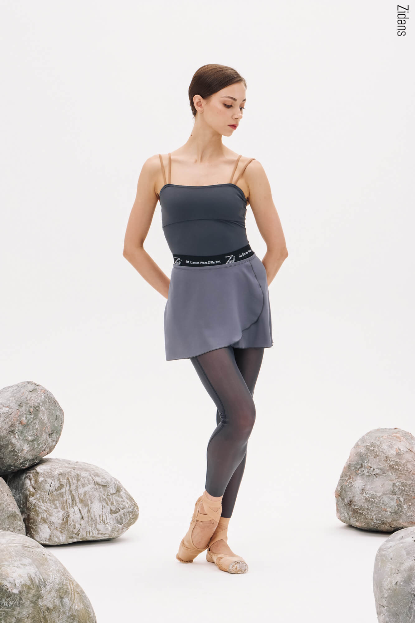 Zidans Lines Leotard Rock - Vertical Design Front Балетно трико Zidans Lines в цвят Rock с тънки презрамки и издължаващ силует