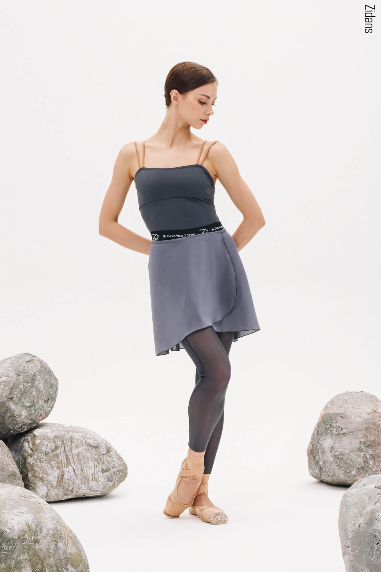 Zidans Lines Leotard Rock - Vertical Design Front Балетно трико Zidans Lines в цвят Rock с тънки презрамки и издължаващ силует