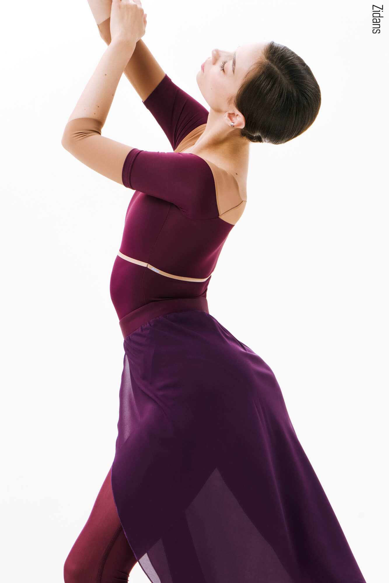 Zidans 4 Sleeves Horizon Leotard - Wine Балетно трико Zidans 4 Sleeves Horizon в цвят Wine с 3/4 ръкави и брандиран ластик