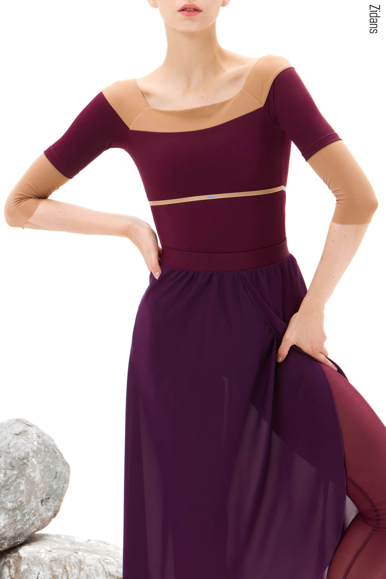Zidans 4 Sleeves Horizon Leotard - Wine Балетно трико Zidans 4 Sleeves Horizon в цвят Wine с 3/4 ръкави и брандиран ластик
