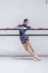 Zidans Raglan Zip T-leotard Ink Strokes – Front View with Collar