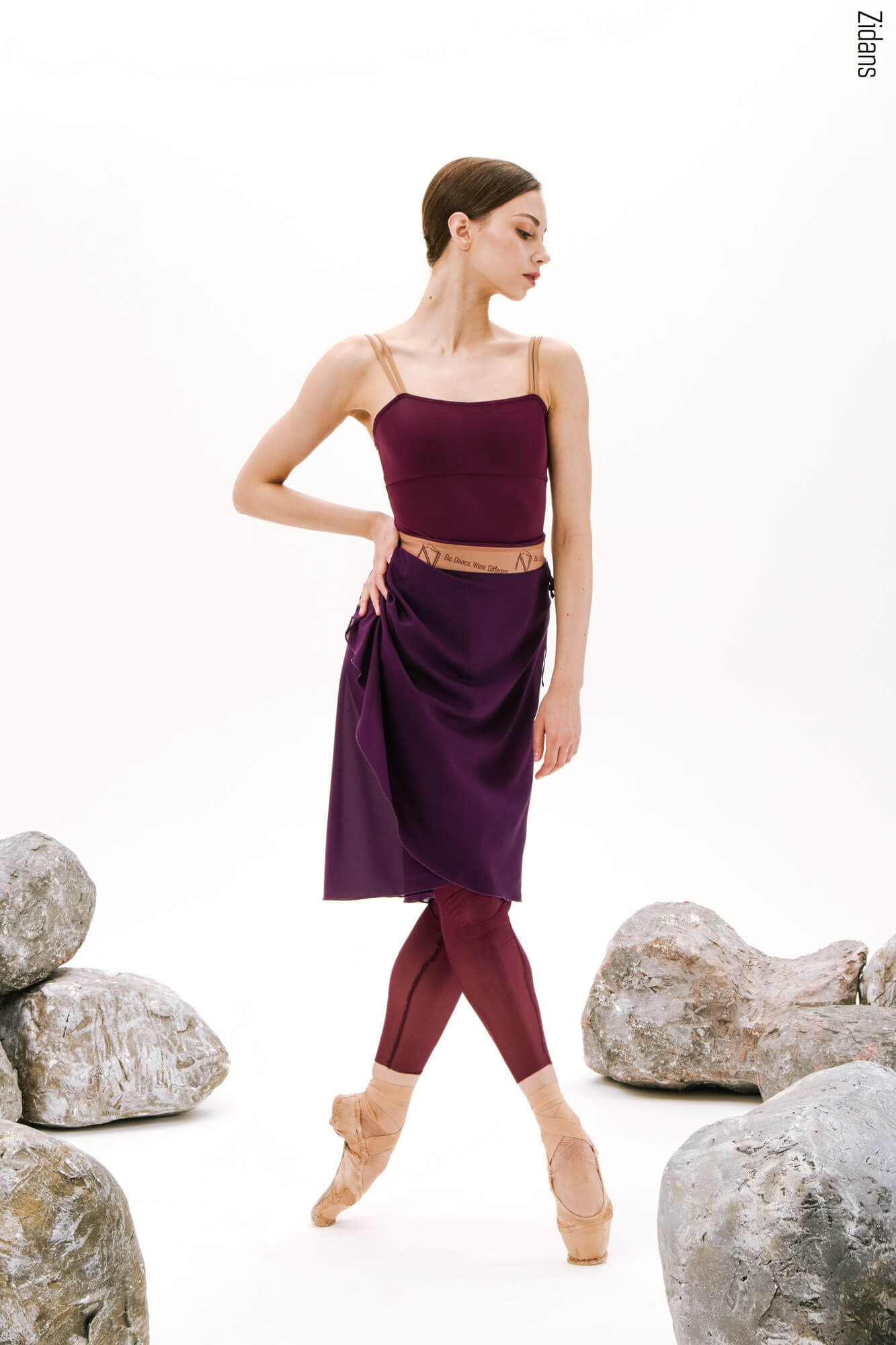 Zidans Lines Leotard Wine - Vertical Design Front Балетно трико Zidans Lines в цвят Wine с тънки презрамки и издължаващ силует