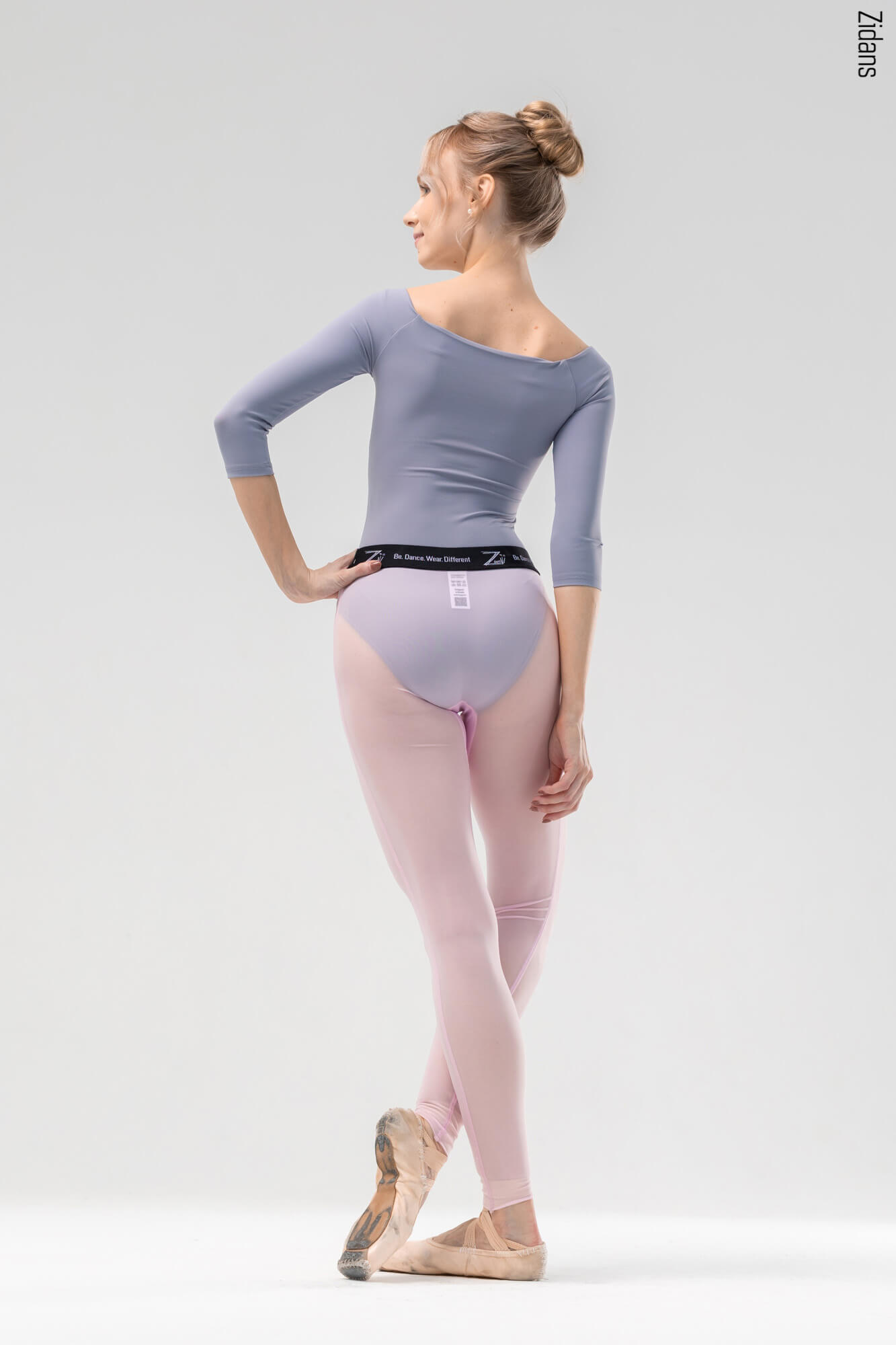 Zidans Translucent Ziphirus Leggings - Pink Full View Прозрачен розов балетен клин Zidans Ziphirus върху балерина