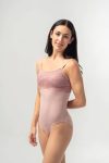 Розово балетно трико с тънки презрамки и флорална дантела на бюста Mara Dancewear Chloe Rose, изглед отпред на чист фон.
