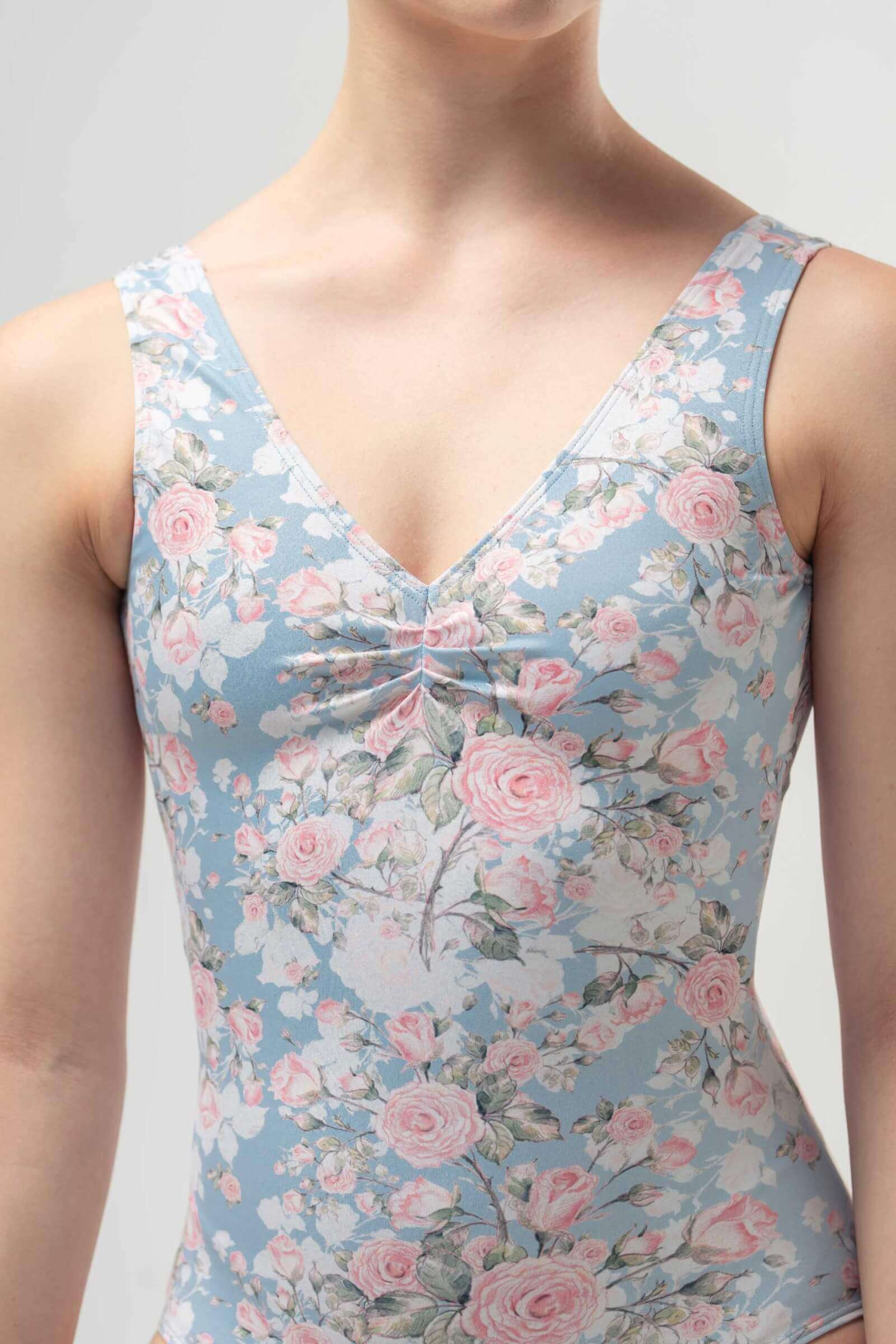 Mara Dancewear Diana Peony Floral Ballet Leotard Front View Балетно трико с широки презрамки и флорален принт на божури Mara Dancewear Diana Peony, изглед отпред на чист фон.