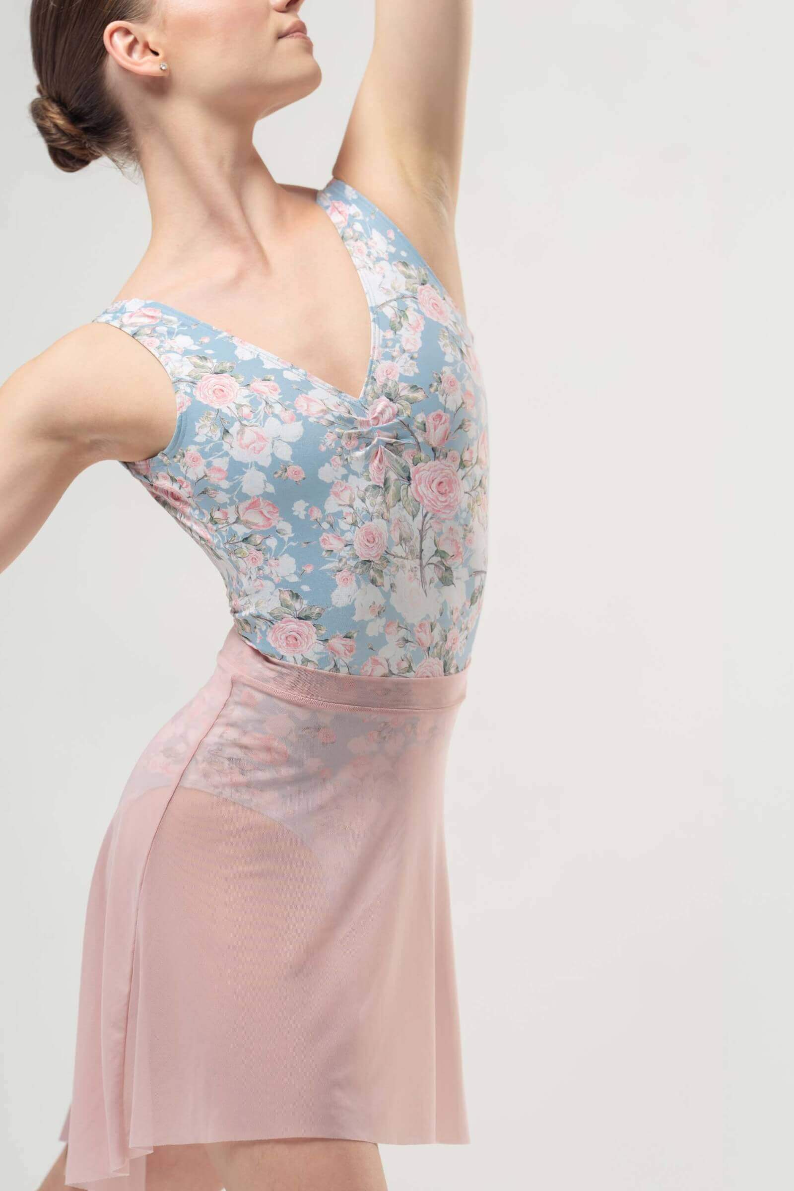 Mara Dancewear Diana Peony Floral Ballet Leotard Front View Балетно трико с широки презрамки и флорален принт на божури Mara Dancewear Diana Peony, изглед отпред на чист фон.