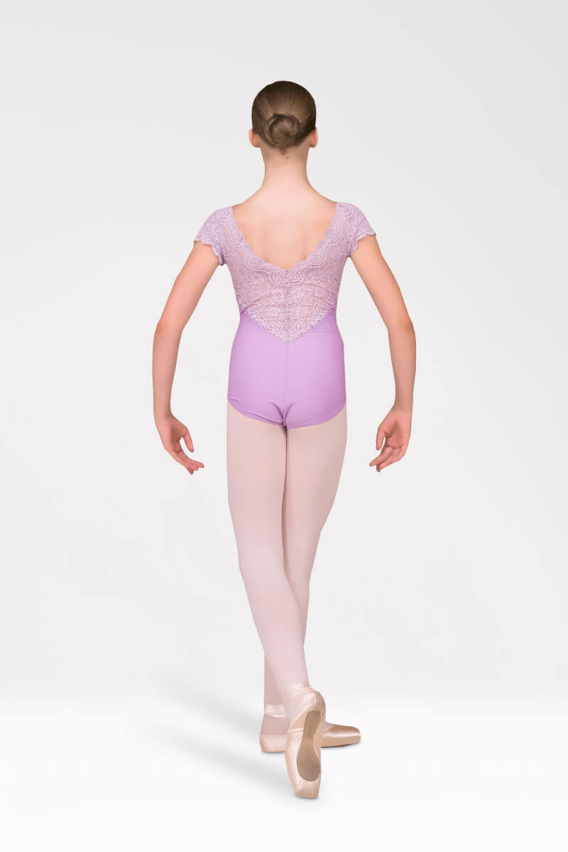 Short Sleeve Leotard - Wide U-Neckline with Embroidered Lace. Дълбоко U-образно деколте на гърба на балетно трико, обкантено с красива бродирана дантела.