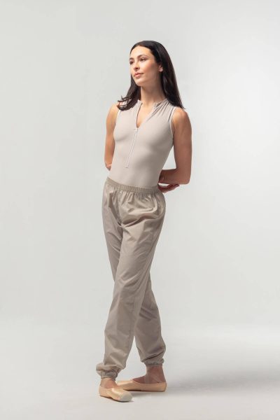 Светлосив загряващ балетен панталон Light Gray Warm-up pants от Mara Dancewear