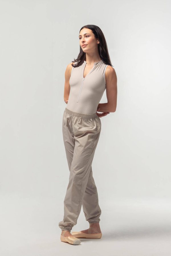 Светлосив загряващ балетен панталон Light Gray Warm-up pants от Mara Dancewear