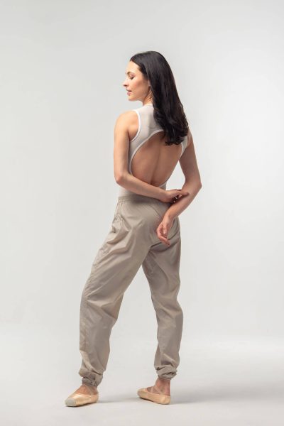 Загряващ сив панталон за балет в движение Mara Dancewear