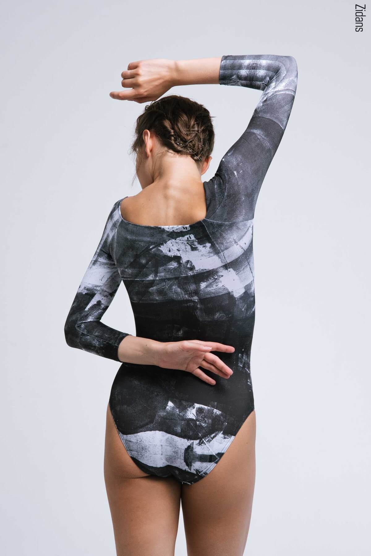 ballet-leotard-zidans-2-sleeves-asphalt-strokes-back.jpg Заден изглед на балетно трико Zidans 2 Sleeves Asphalt Strokes