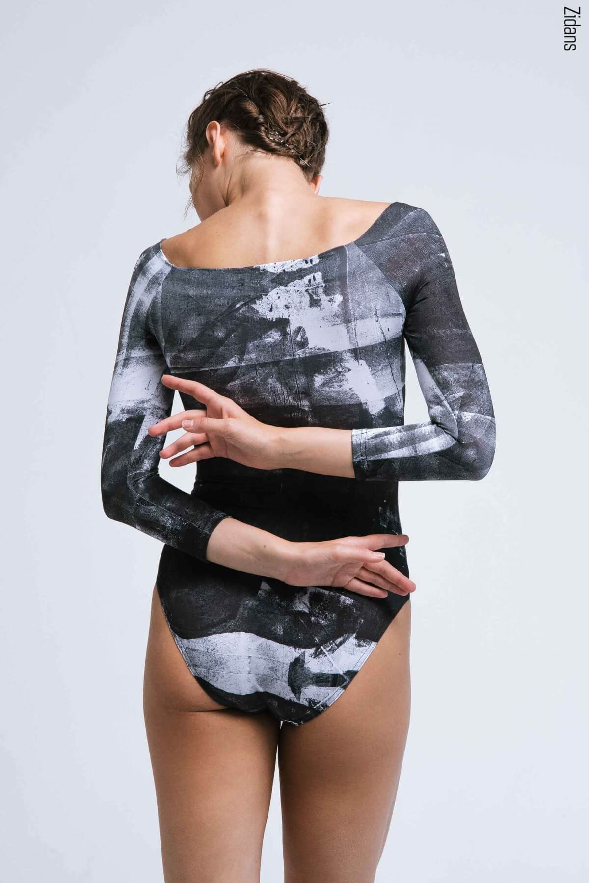 ballet-leotard-zidans-2-sleeves-asphalt-strokes-back.jpg-asphalt_strokes_04 Заден изглед на балетно трико Zidans 2 Sleeves Asphalt Strokes
