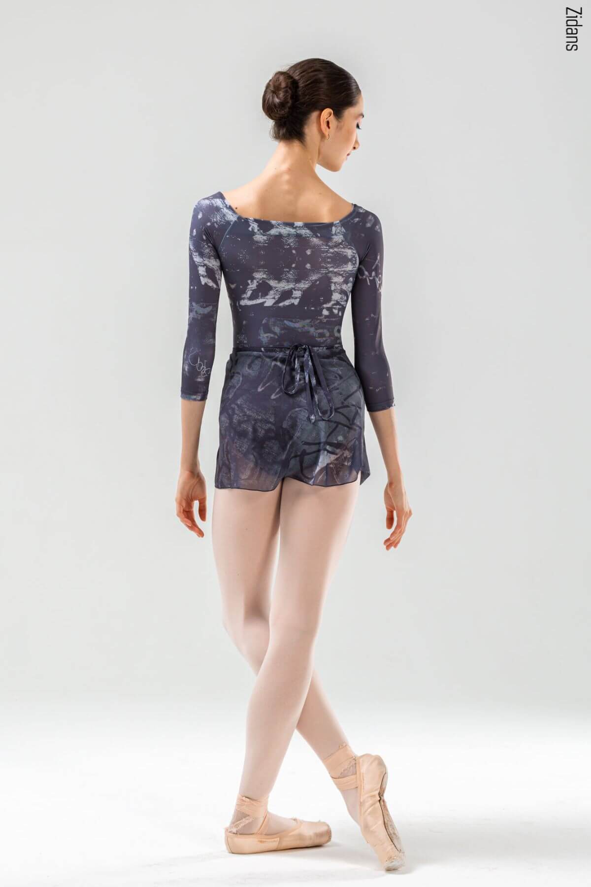 Zidans 2 Sleeves Leotard Steel Spray - Unique Print Back View Гръб на трико Zidans 2 Sleeves Leotard Steel Spray с абстрактен принт и минимални шевове.